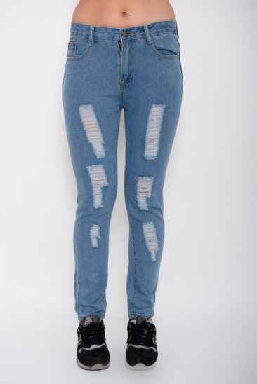 Голубые зауженные джинсы с крупной перфорацией