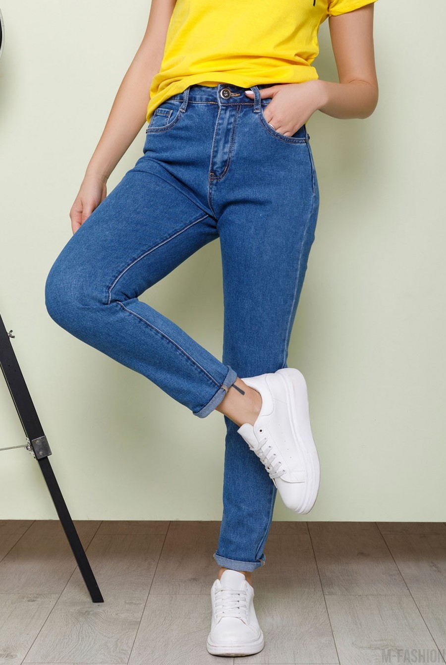 Классические джинсы синего цвета - Фото 1