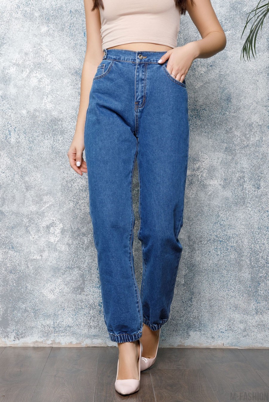 Синие присборенные резинками джинсы - Фото 1