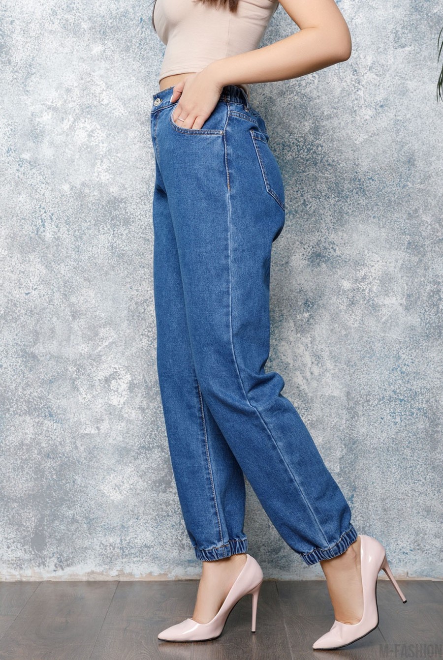 Синие присборенные резинками джинсы- Фото 2