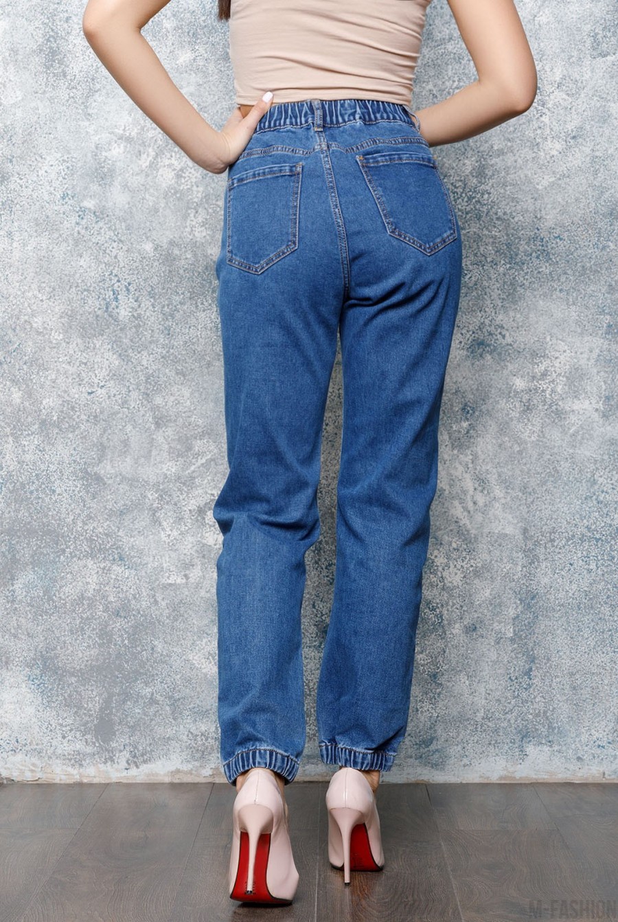 Синие присборенные резинками джинсы- Фото 3