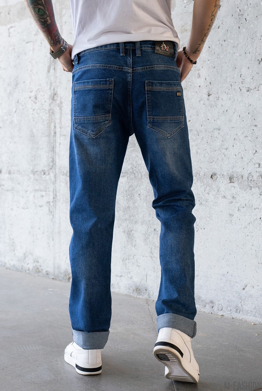 Синие джинсы с анатомическими потертостями- Фото 3