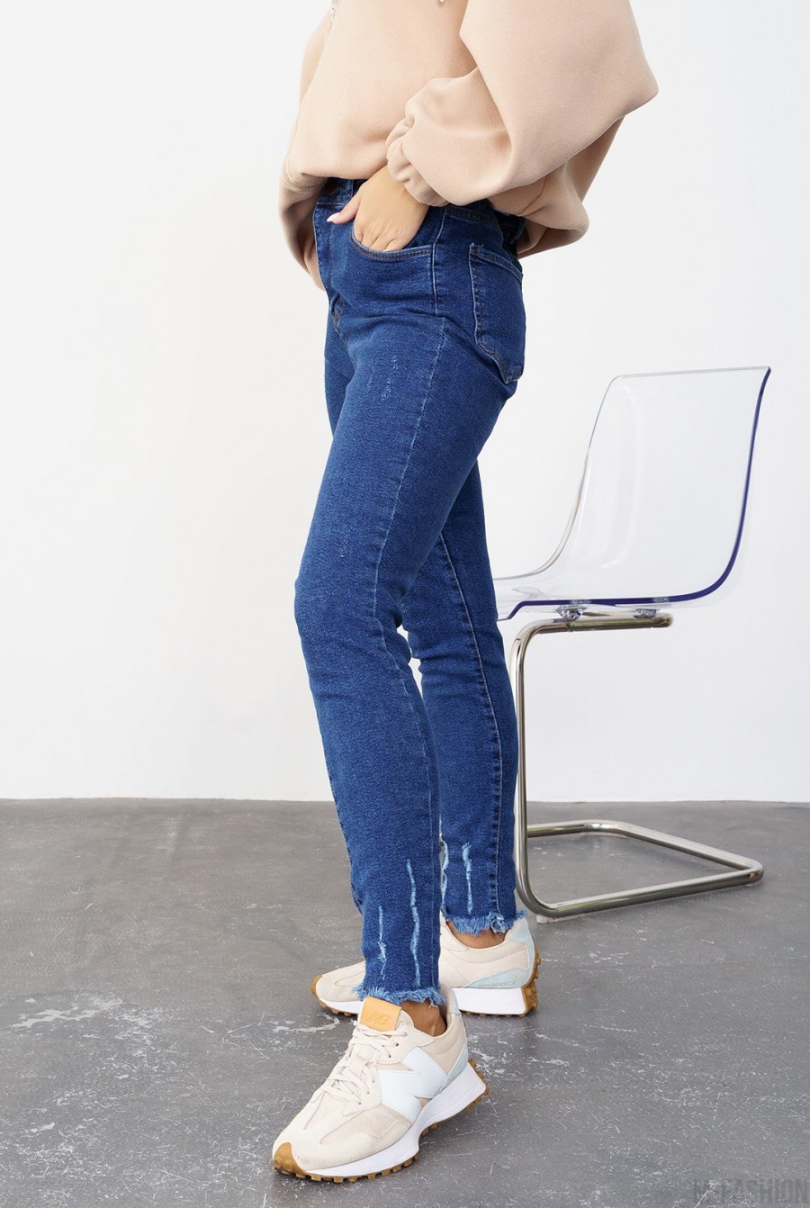 Синие джинсы с перфорацией- Фото 2