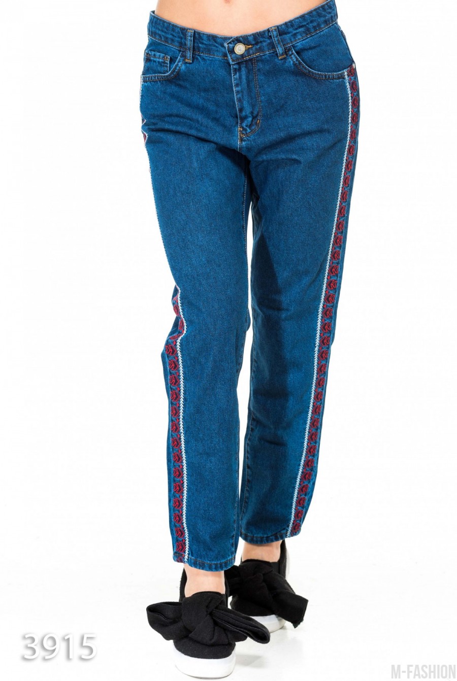 Синие джинсы-трубы с вышитым орнаментом по бокам - Фото 1