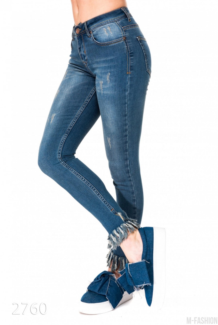 Синие джинсы скинни с потертостями бахромой по низу- Фото 2