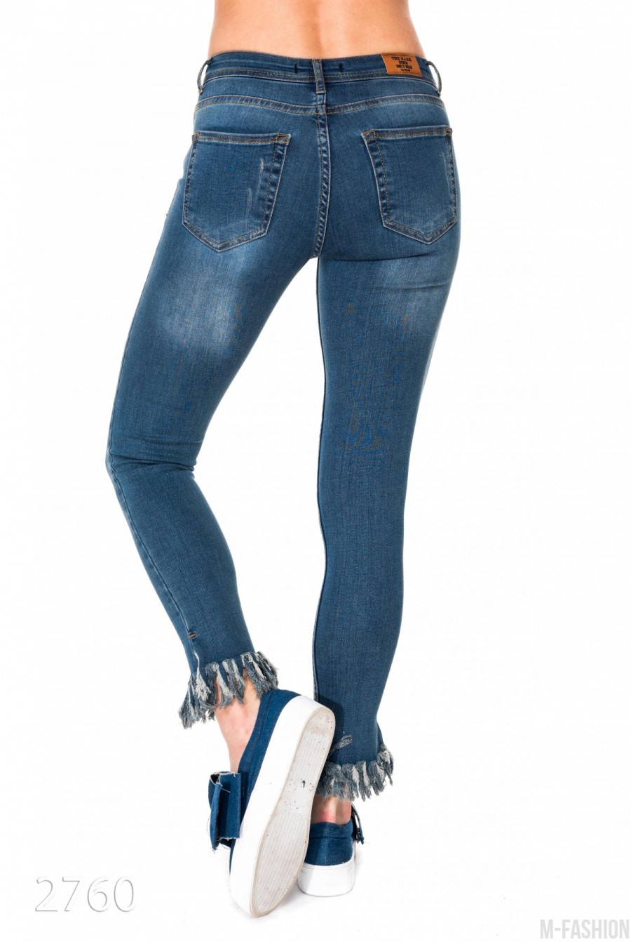 Синие джинсы скинни с потертостями бахромой по низу- Фото 3