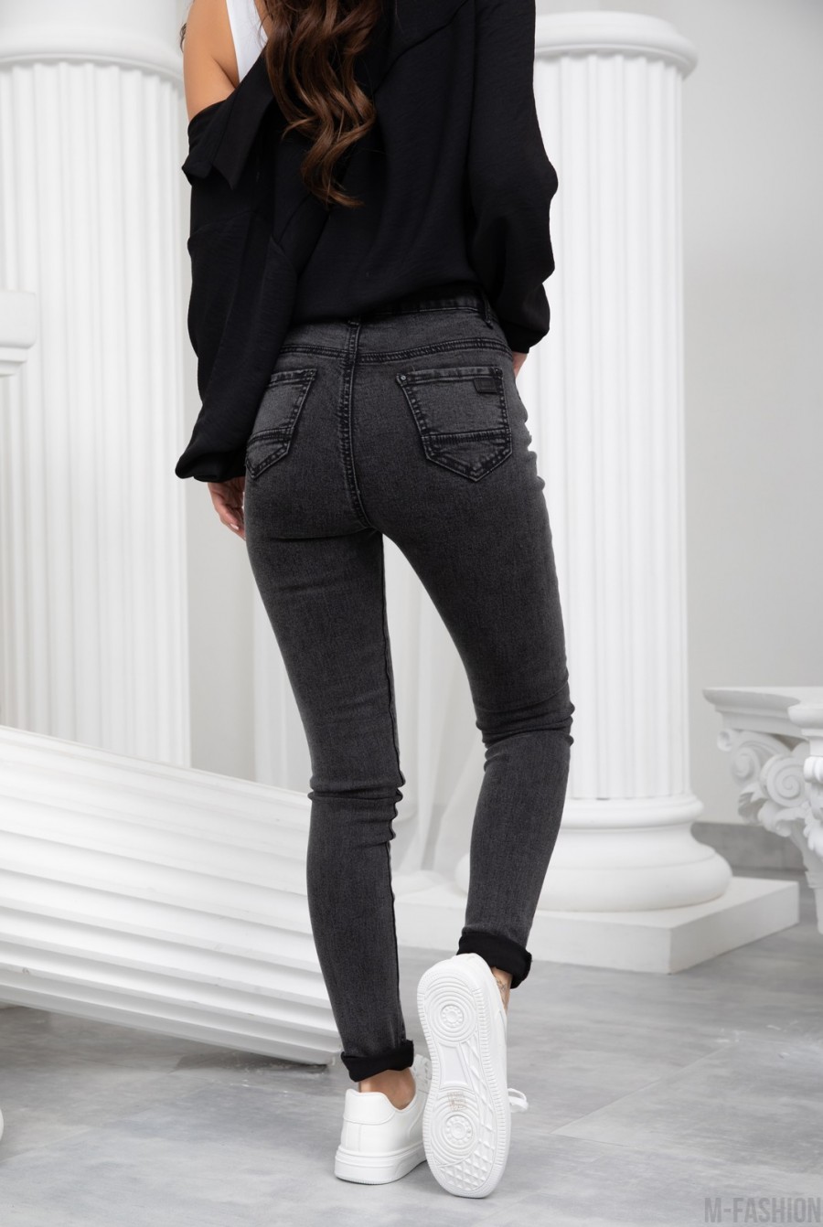 Черные джинсы скинни с перфорацией- Фото 3
