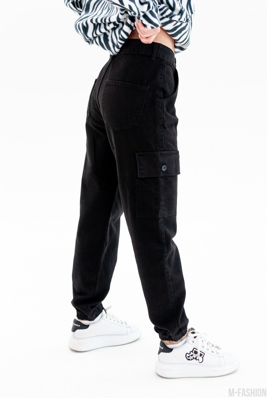 Черные джинсы карго с карманами- Фото 2