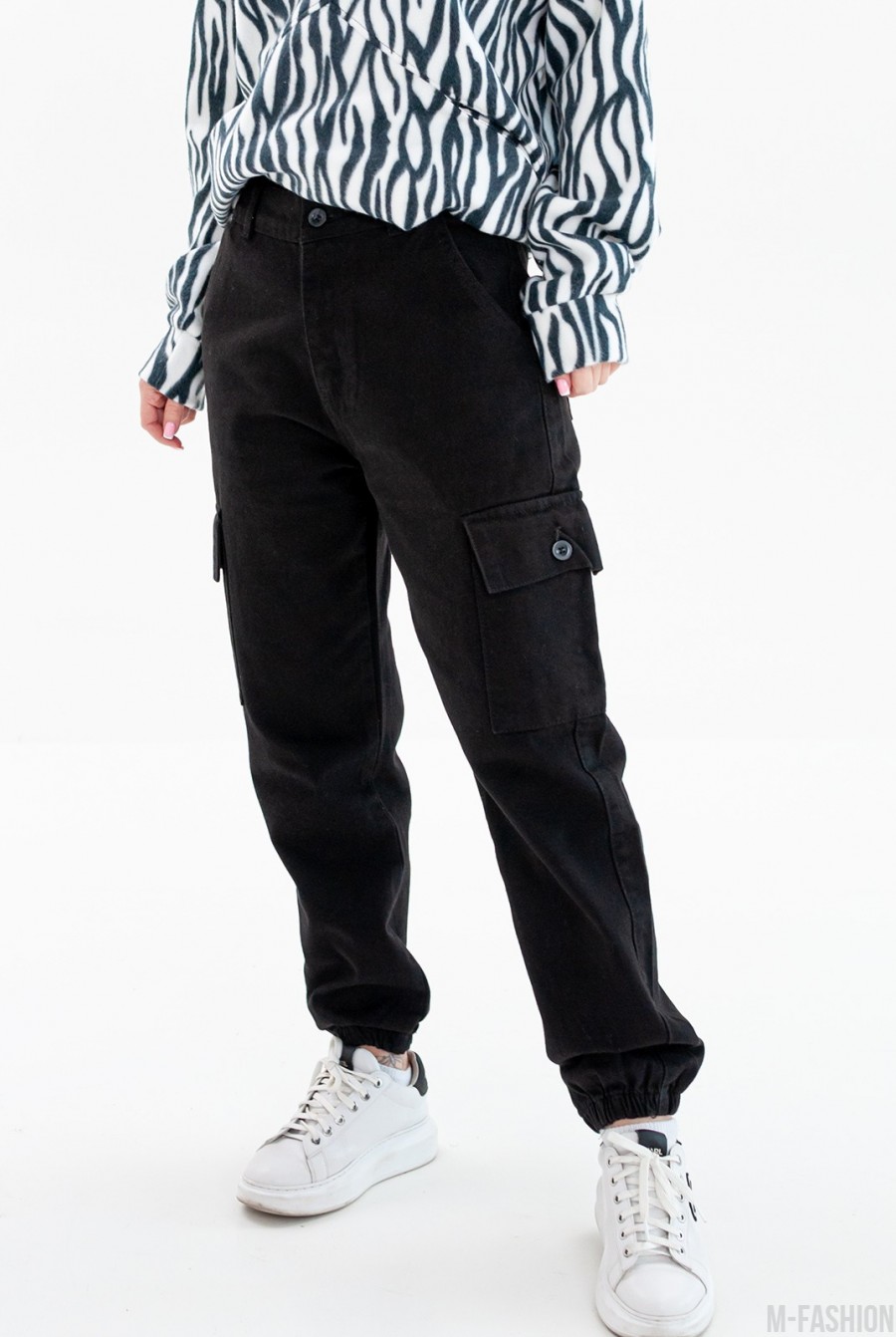 Черные джинсы карго с карманами - Фото 1