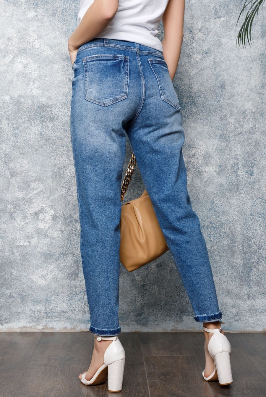 Синие джинсы бойфренды с потертостями- Фото 3