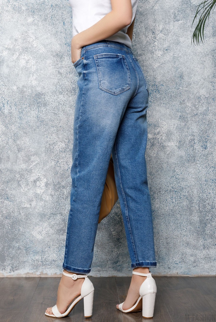 Синие джинсы бойфренды с потертостями- Фото 2