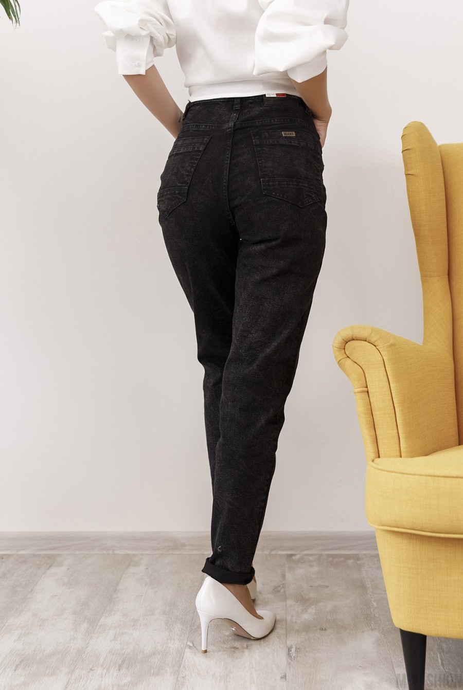 Черные мом-джинс с высокой посадкой- Фото 3