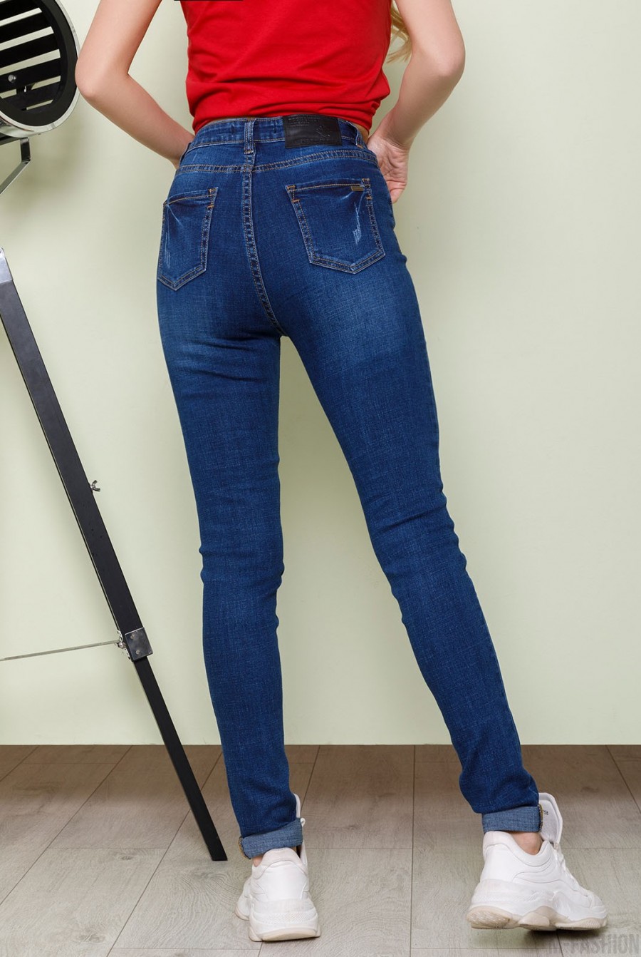 Синие джинсы с потертостями- Фото 3
