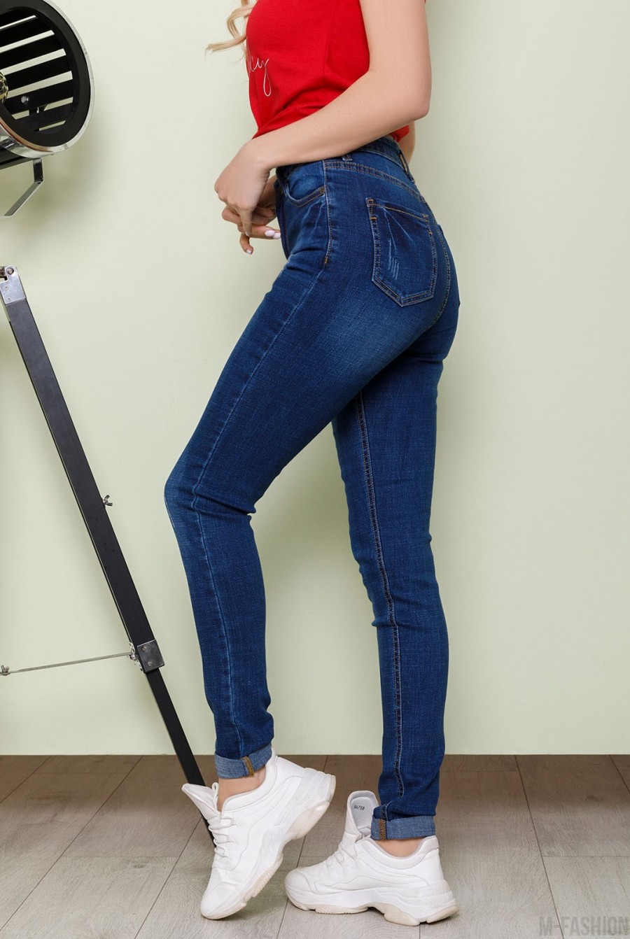 Синие джинсы с потертостями- Фото 2