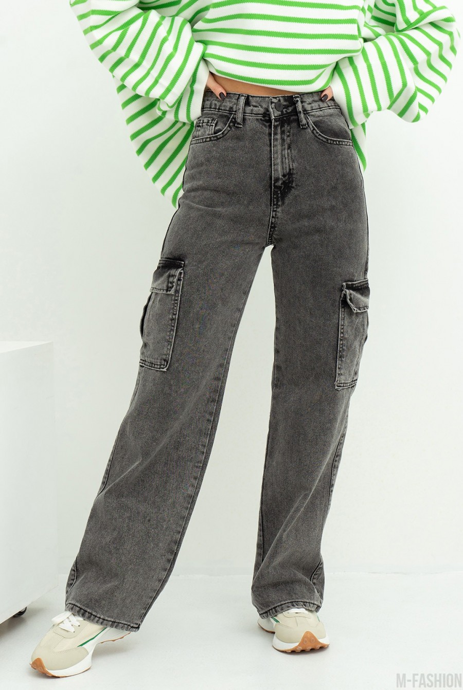 Серые широкие джинсы карго с карманами - Фото 1