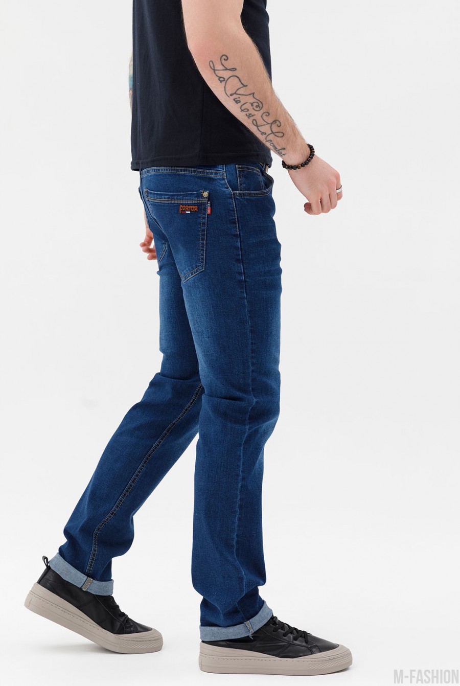 Синие потертые джинсы классического кроя- Фото 2