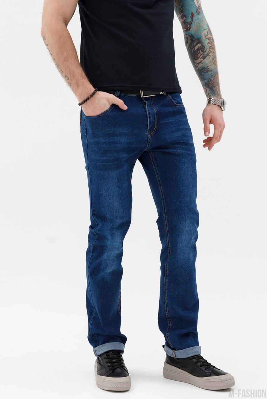 Синие потертые джинсы классического кроя - Фото 1