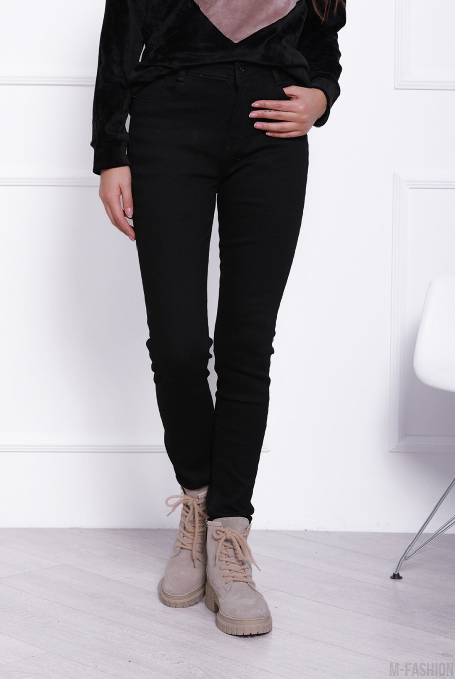 Черные эластичные джинсы скинни на флисе - Фото 1