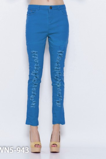 Синие джинсы скинни с перфорацией и бахромой