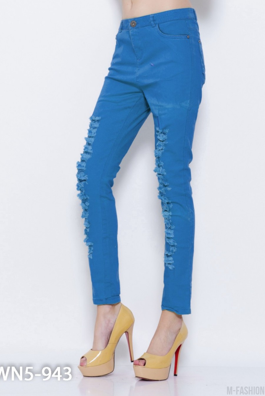 Синие джинсы скинни с перфорацией и бахромой- Фото 2