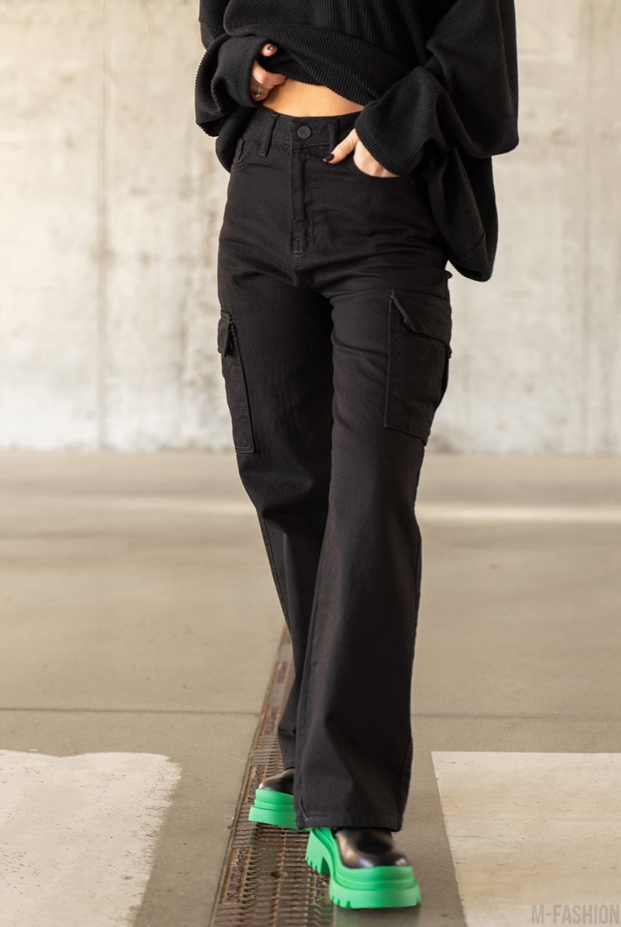 Черные широкие джинсы карго с карманами - Фото 1
