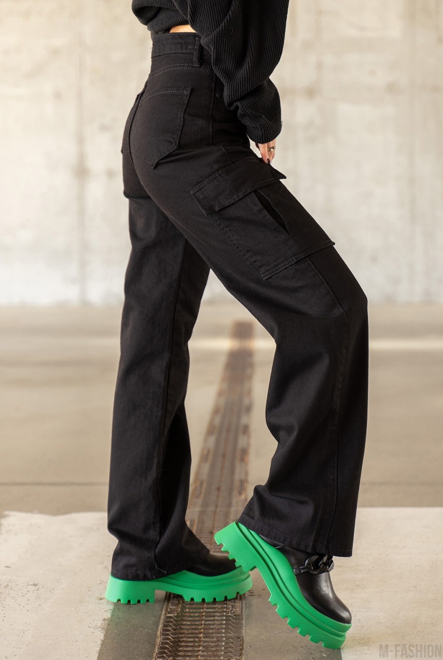 Черные широкие джинсы карго с карманами- Фото 2
