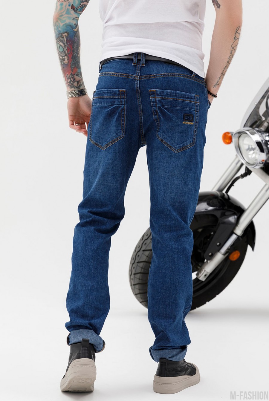 Синие классические джинсы с потертостями- Фото 3