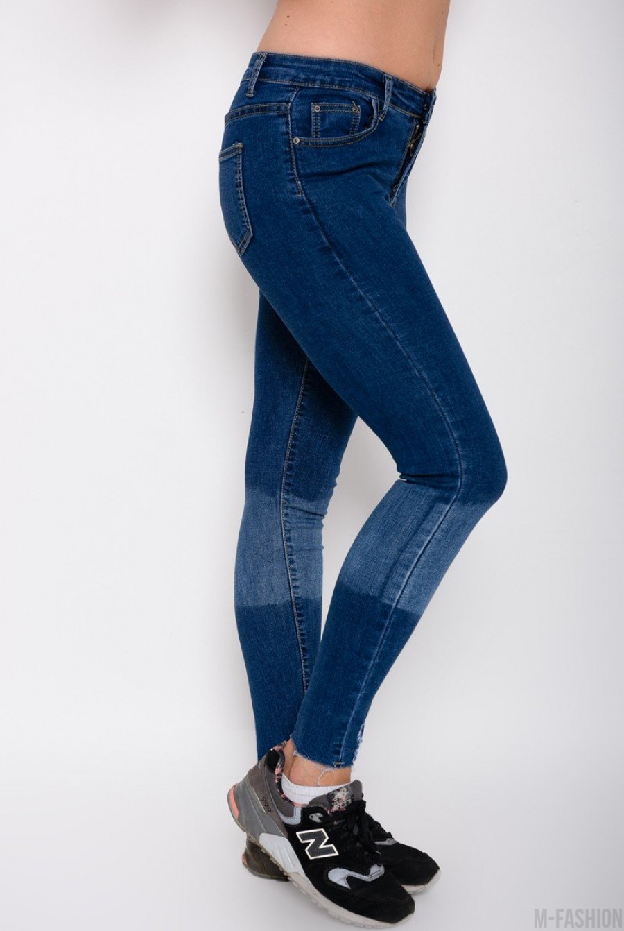 Синие джинсы скинни с грубым срезом и выбеленными местами- Фото 2