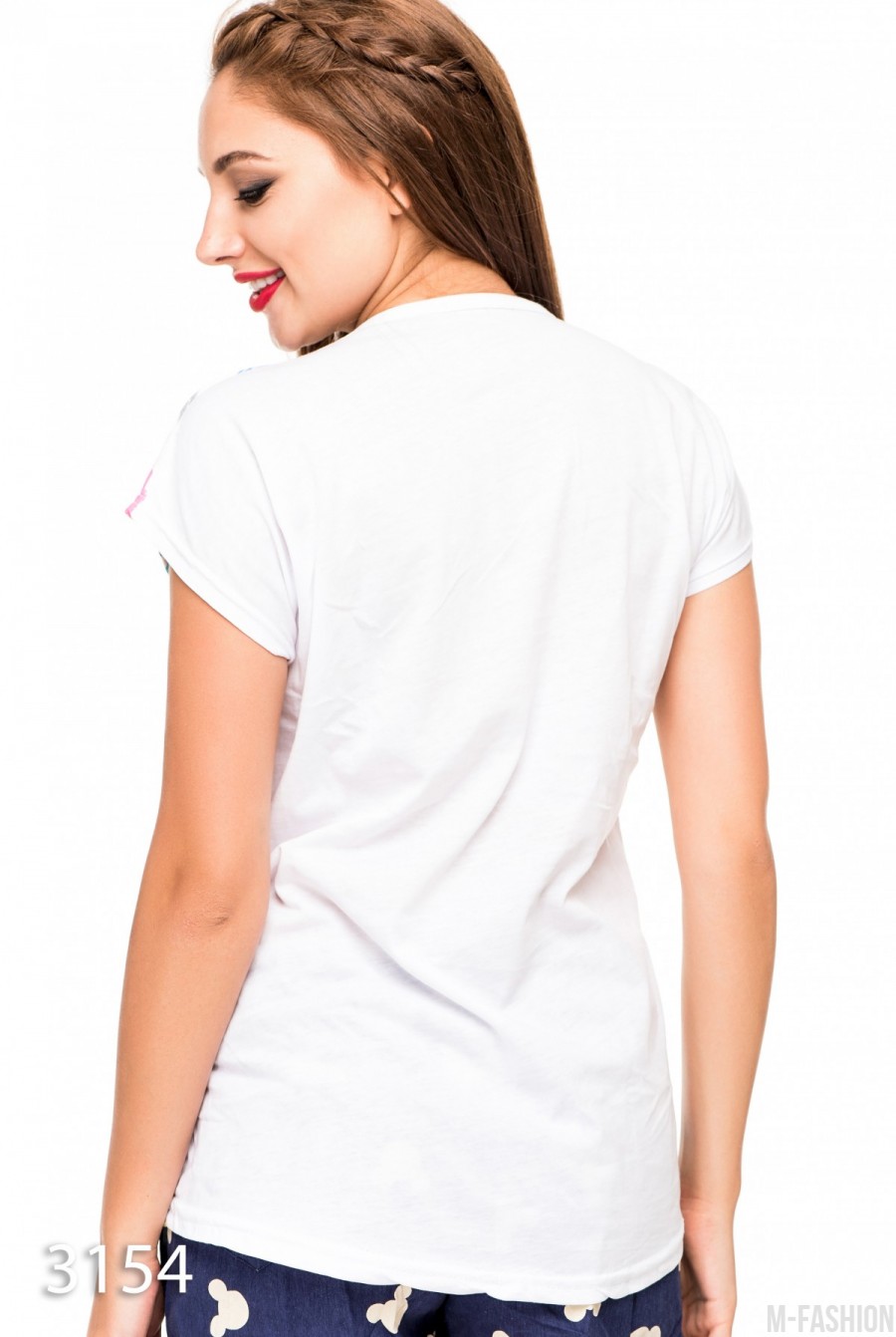 Летняя футболка с цветными полосами впереди и белой однотонной спинкой- Фото 3