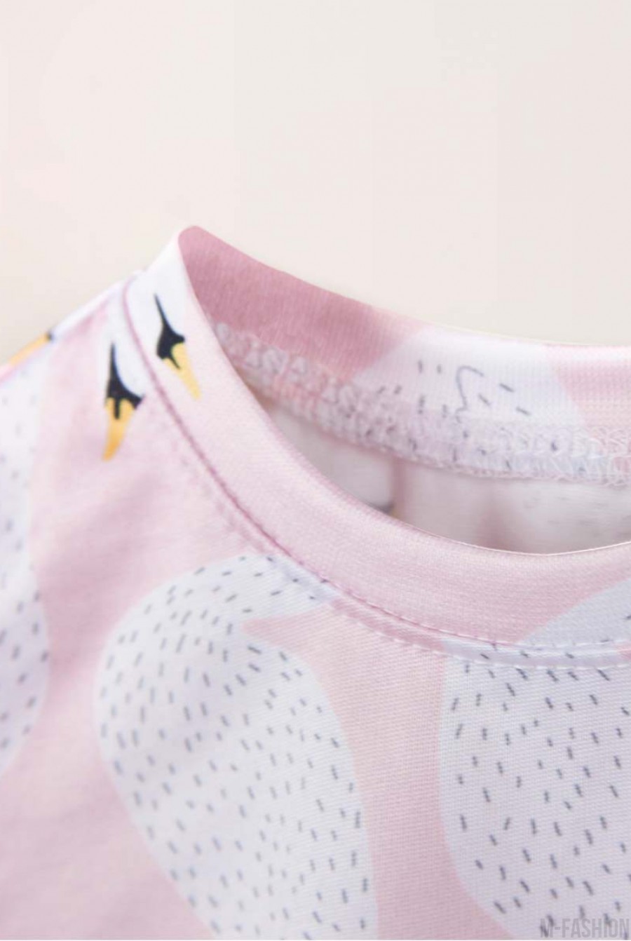 Розовая укороченная трикотажная футболка с принтом- Фото 5