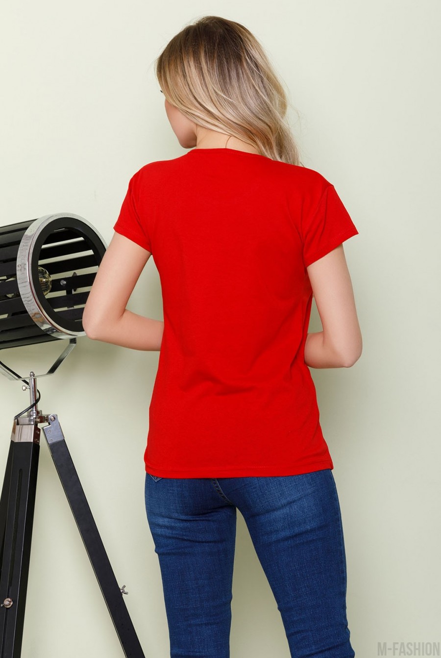 Красная хлопковая футболка с романтичным принтом- Фото 3