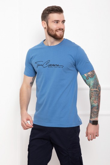 Синяя трикотажная футболка с лаконичной надписью