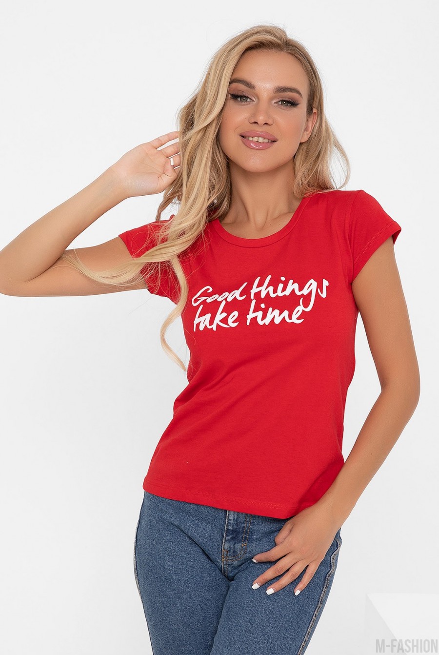Красная трикотажная футболка с надписью - Фото 1