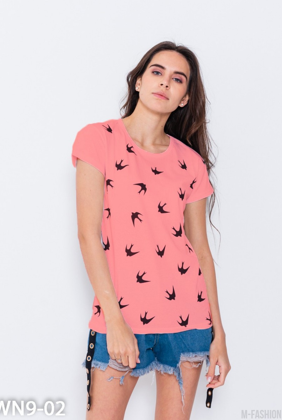 Розовая футболка из трикотажа с птичьим принтом - Фото 1