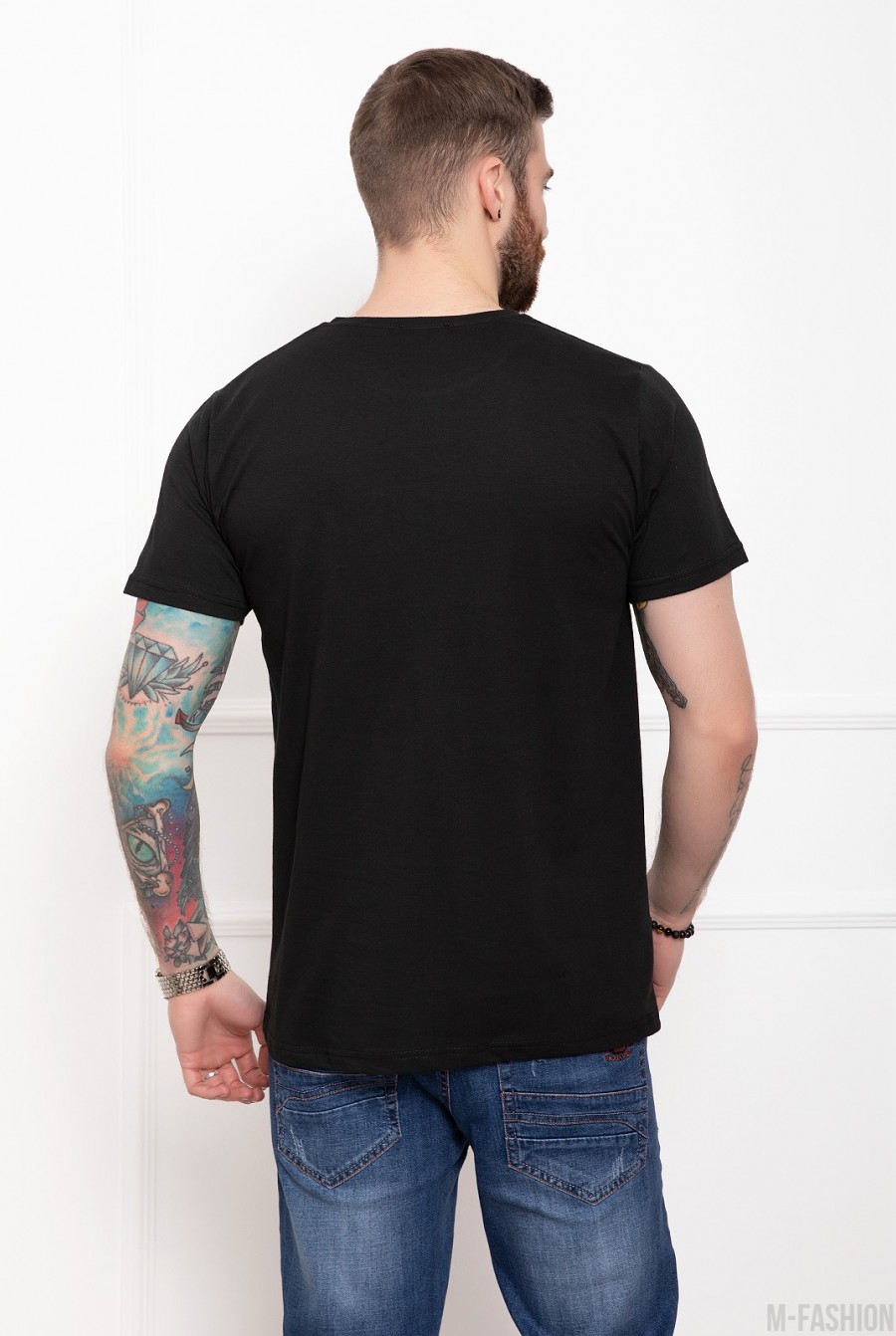 Черная трикотажная футболка с объемным принтом- Фото 3