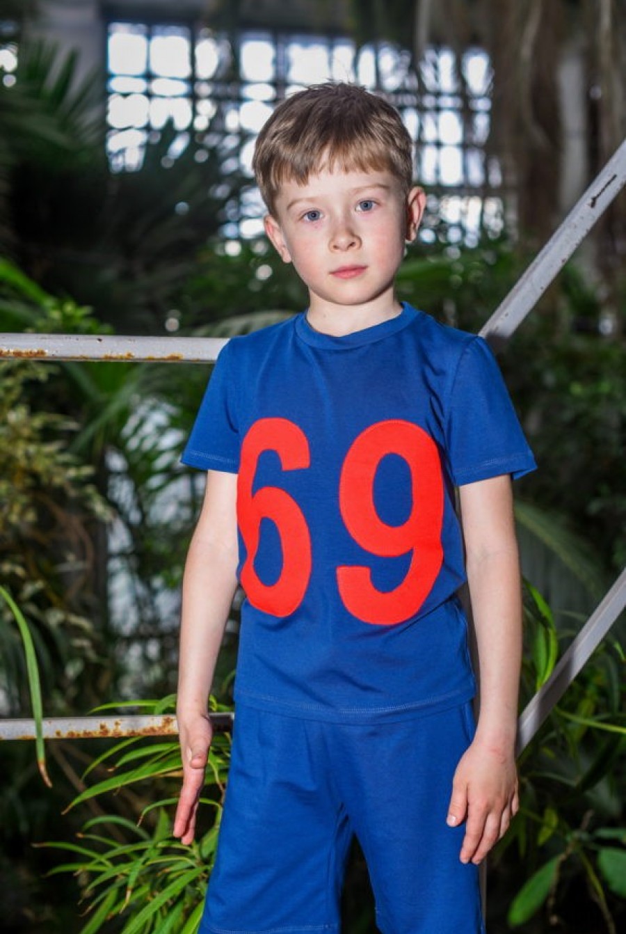 Футболка котоновая детская синего цвета с красными цифрами - Фото 1