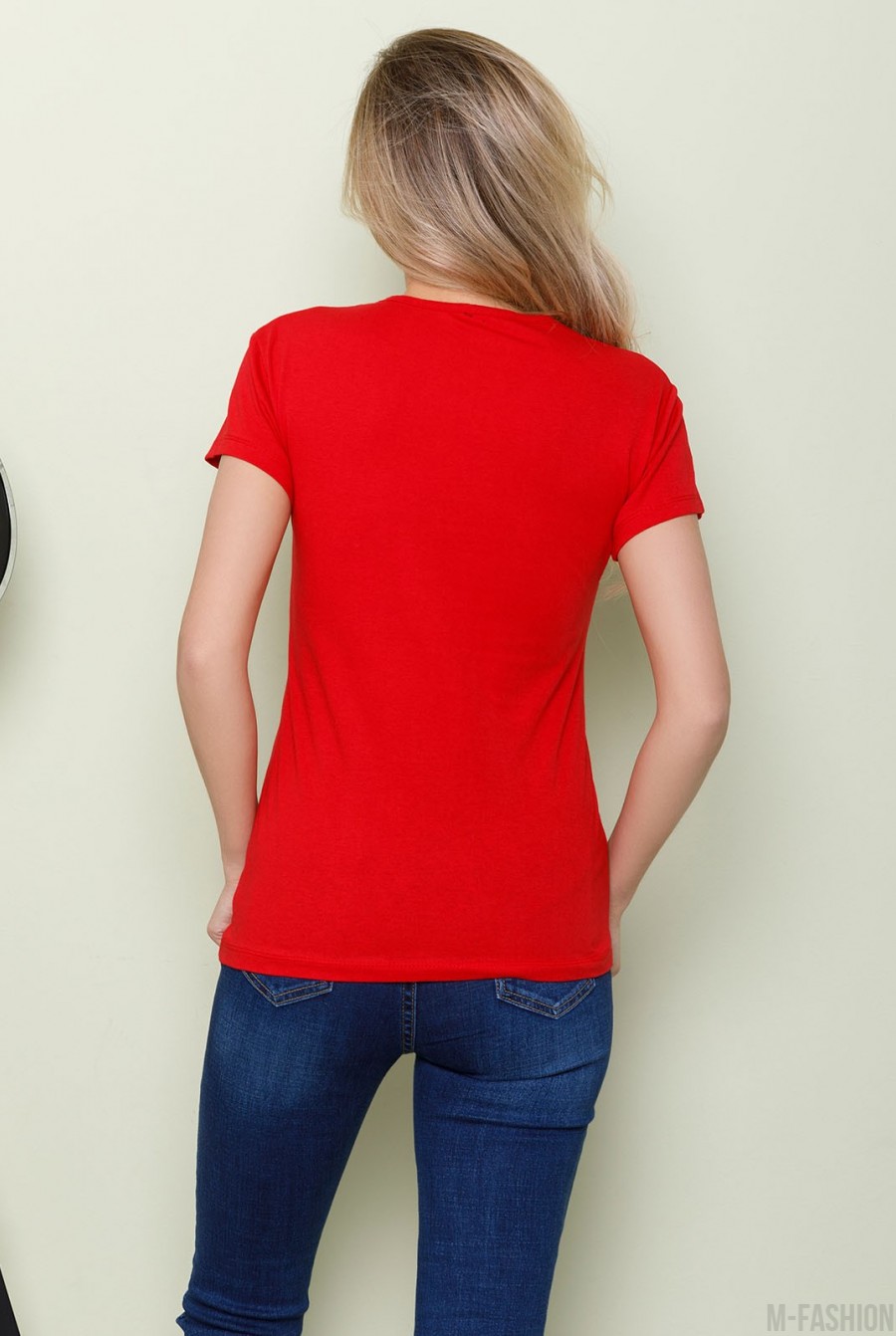Красная футболка с романтичным принтом- Фото 3