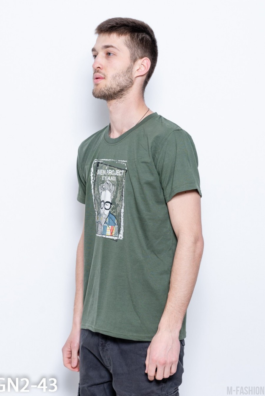 Трикотажная свободная футболка цвета хаки с принтом- Фото 2