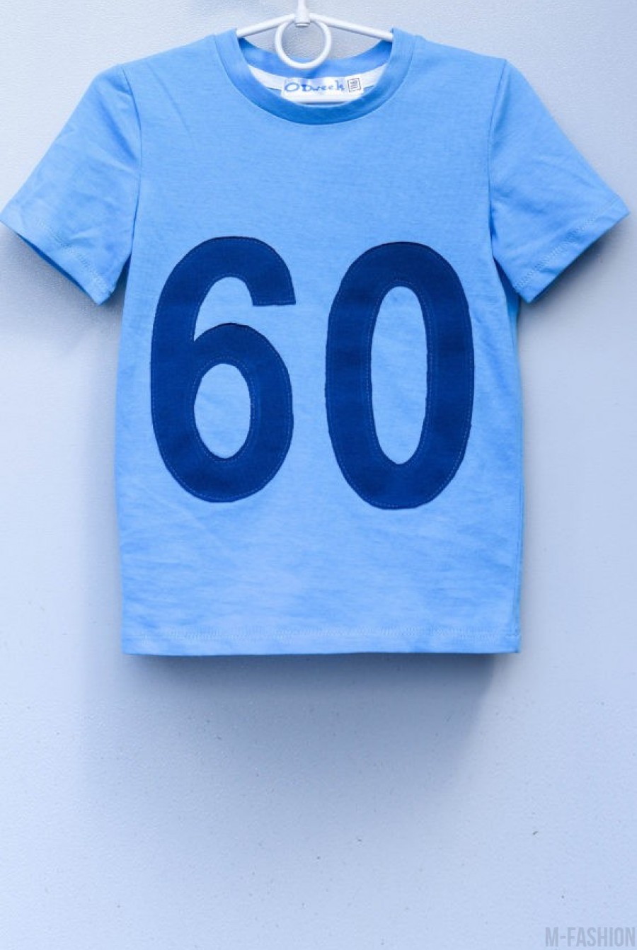 Футболка котоновая детская голубого цвета с темно-синими цифрами- Фото 3