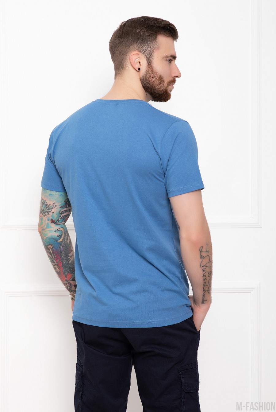 Синяя трикотажная футболка с объемным принтом- Фото 3