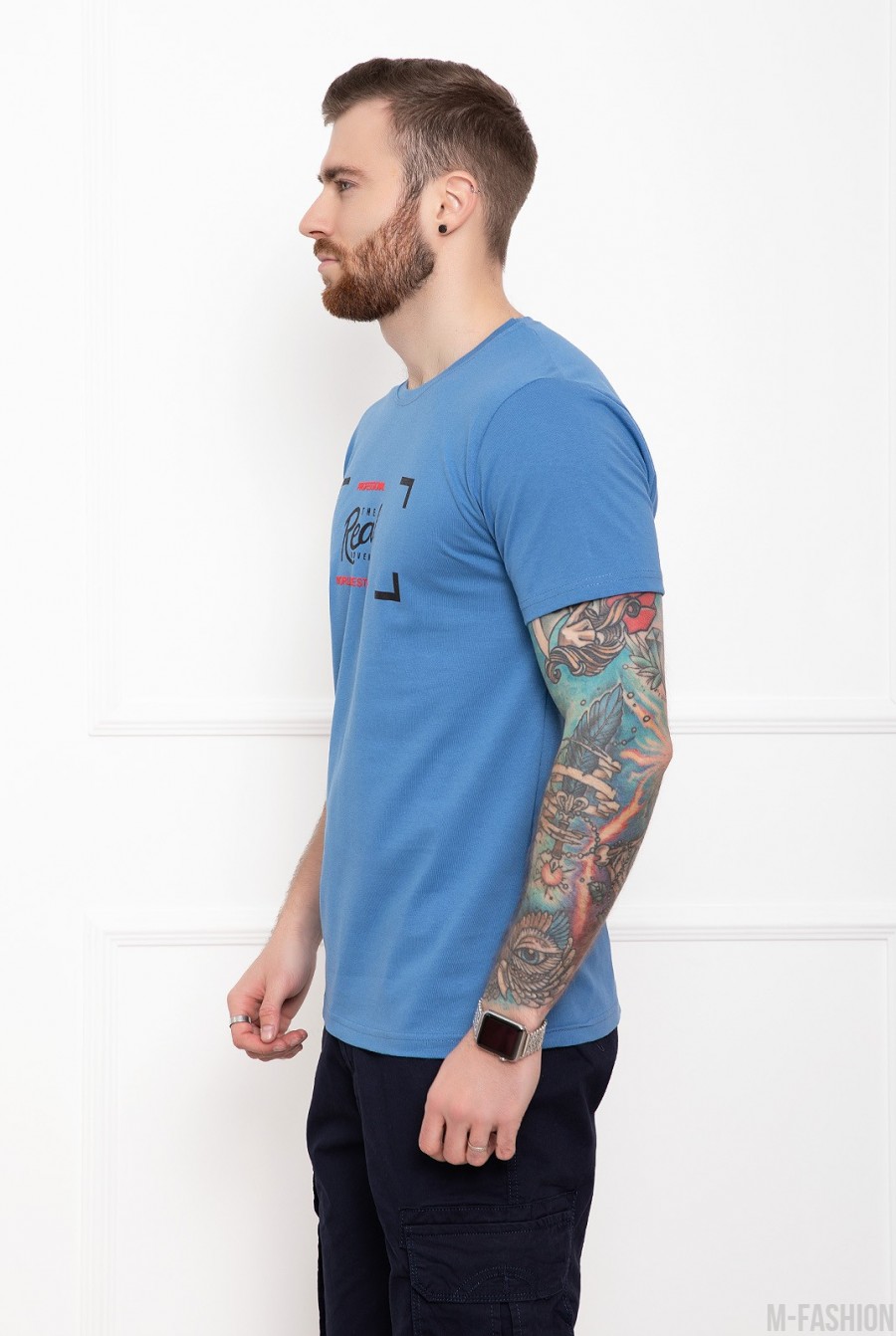 Синяя трикотажная футболка с объемным принтом- Фото 2