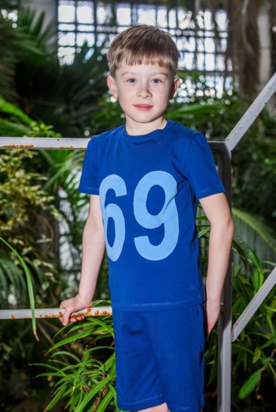 Футболка котоновая детская синего цвета с голубыми цифрами - Фото 1