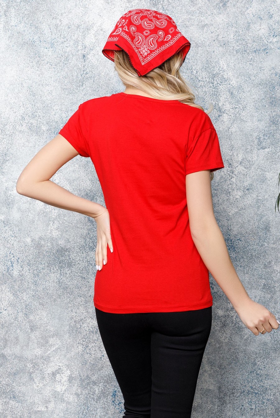 Красная трикотажная футболка с рисованными пайетками- Фото 3