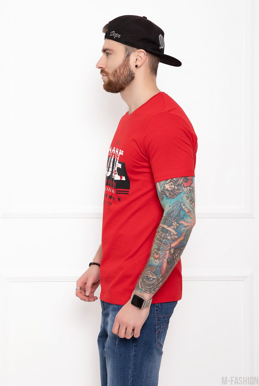 Красная трикотажная футболка с молодежным принтом- Фото 2
