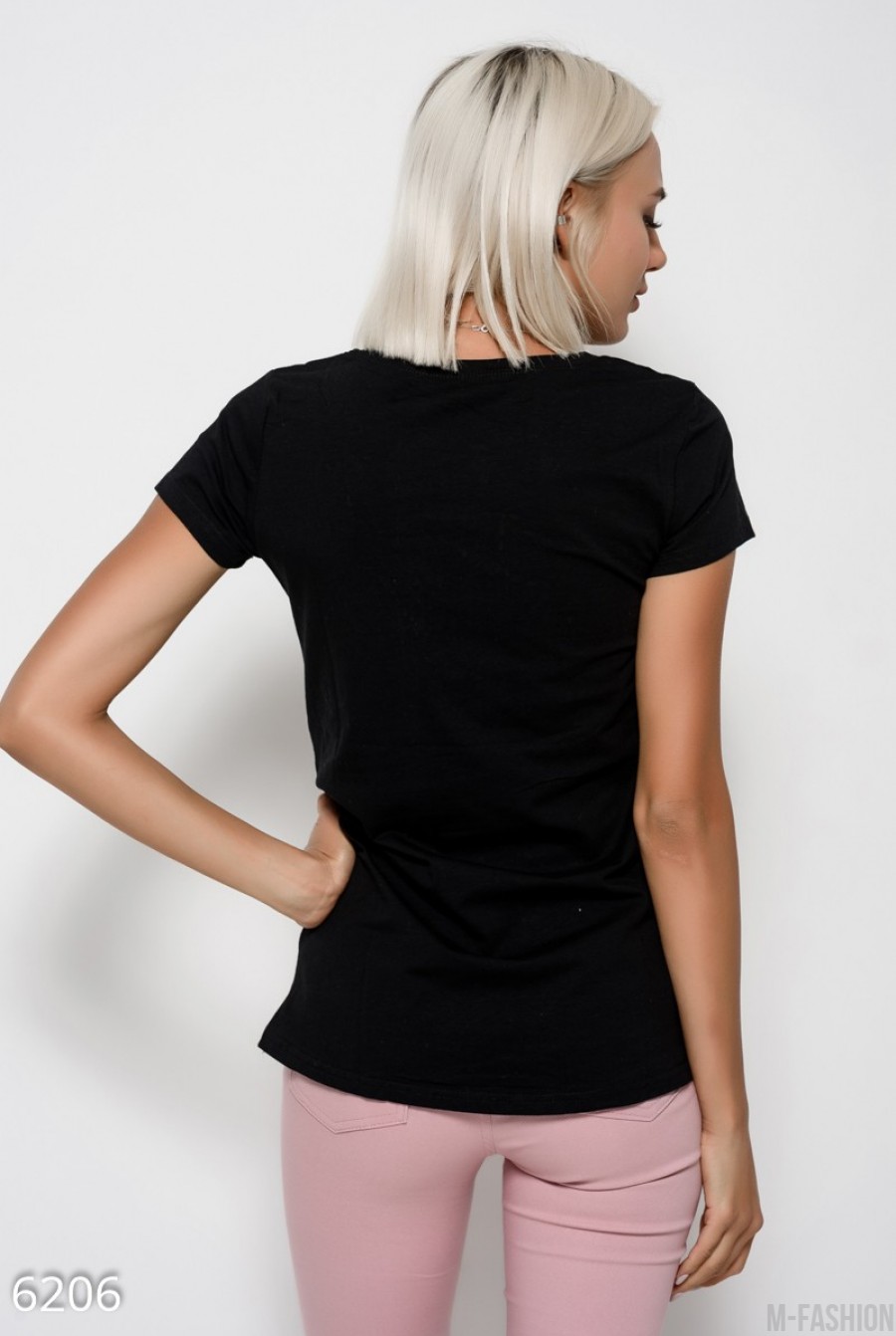 Черная футболка из тонкого трикотажа с удлиненной спинкой и расшитым стеклярусом и пайетками принтом- Фото 5