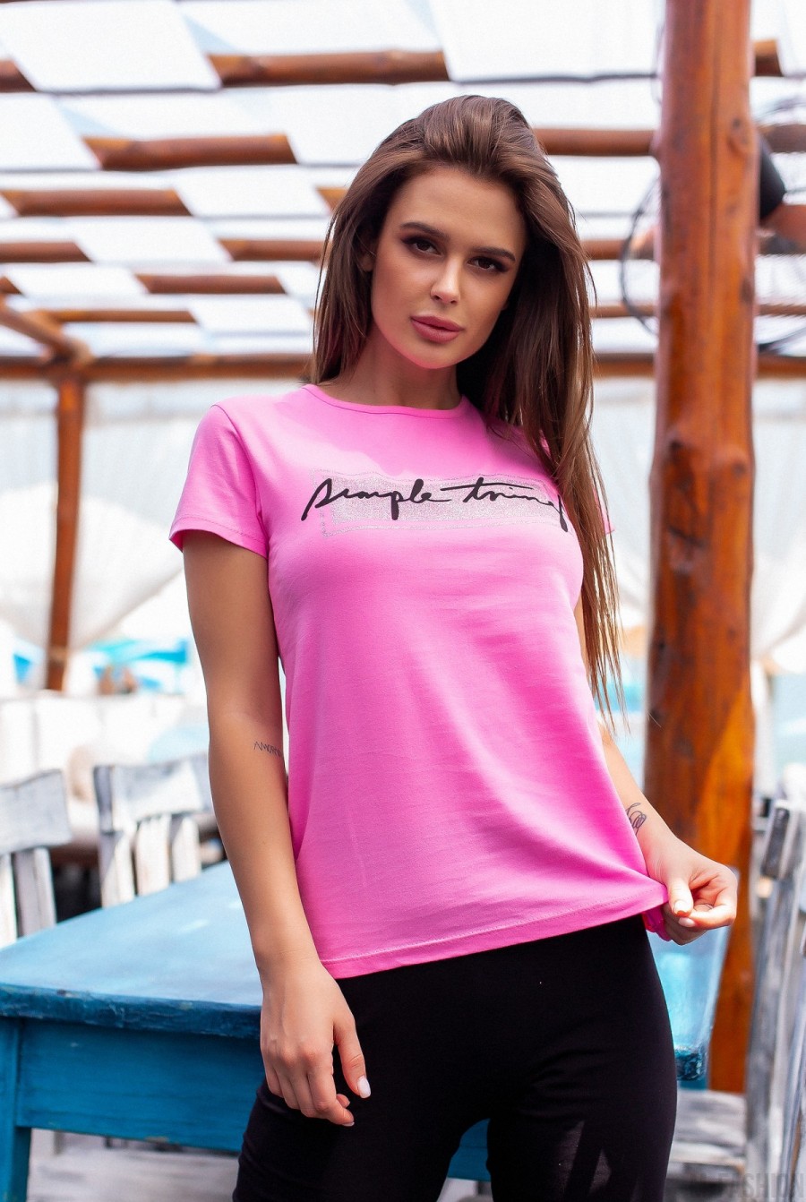 Розовая футболка с блестящим принтом - Фото 1