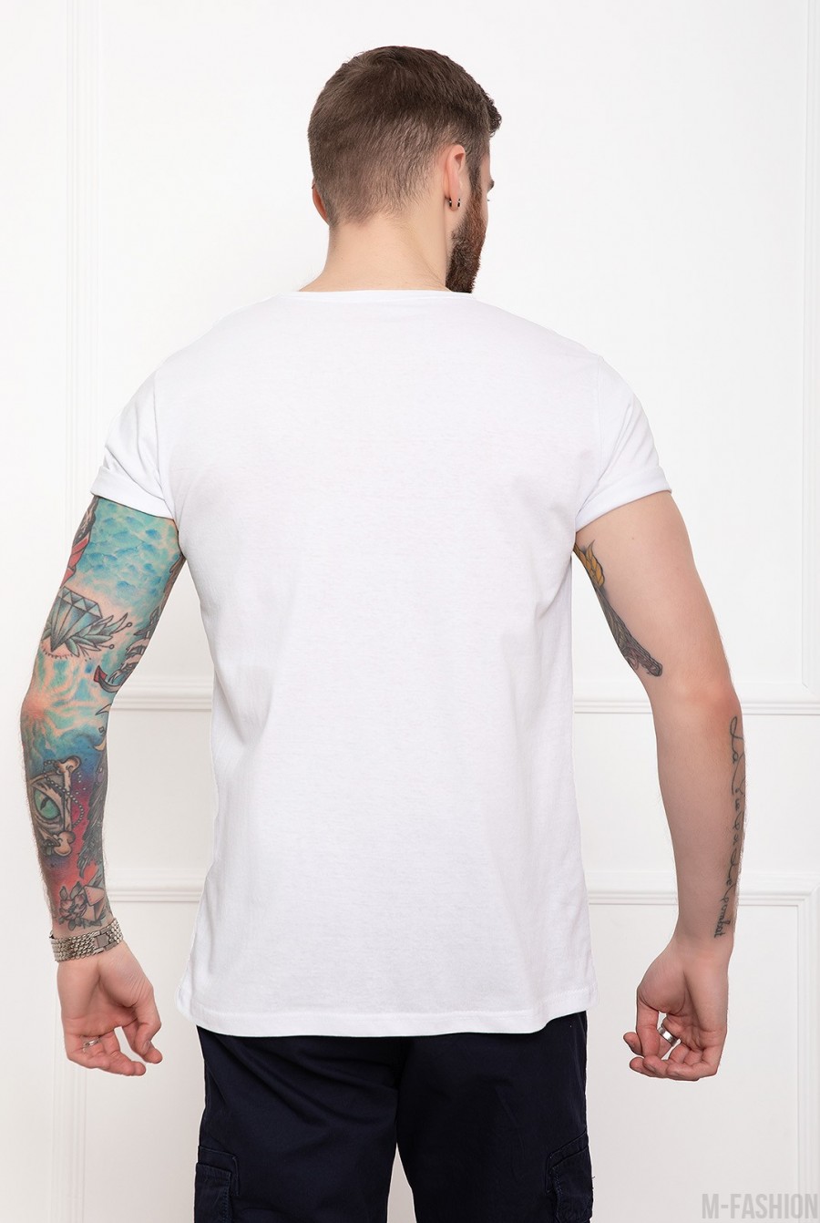 Белая трикотажная футболка с объемным принтом- Фото 3