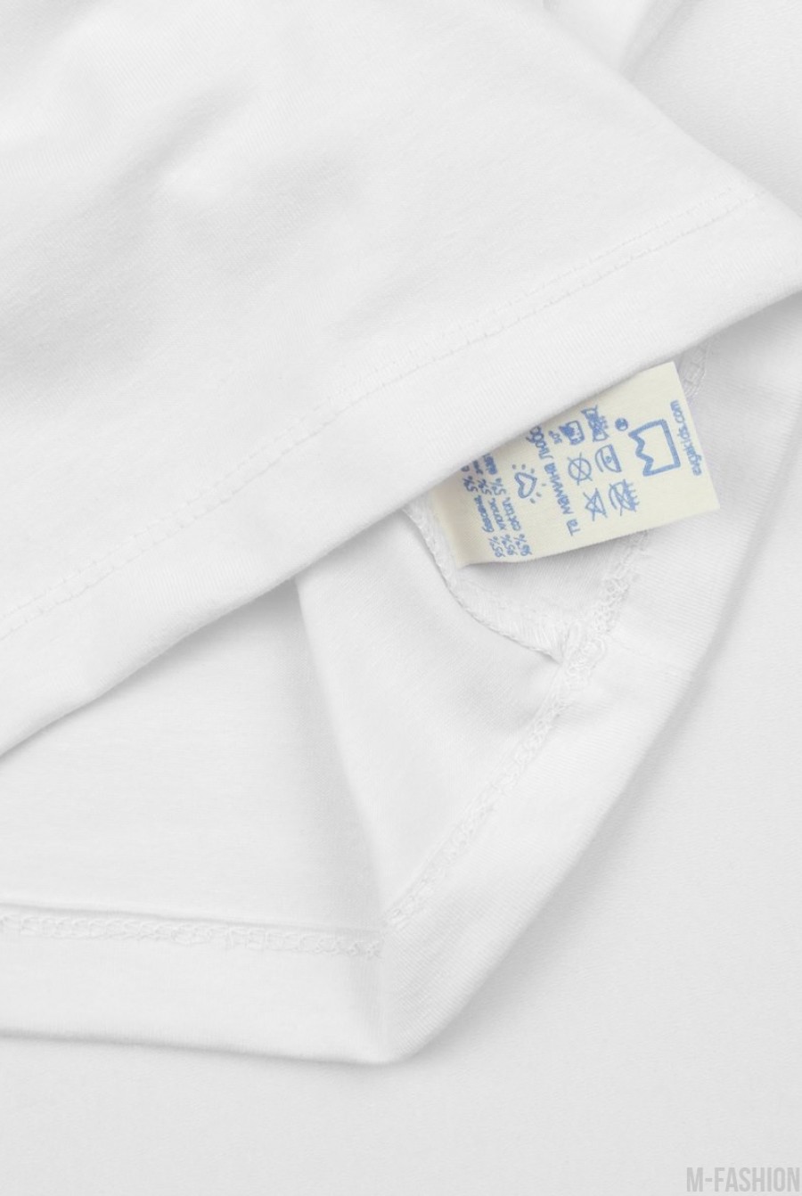 Хлопковая белая футболка с короткими рукавами и принтом- Фото 6