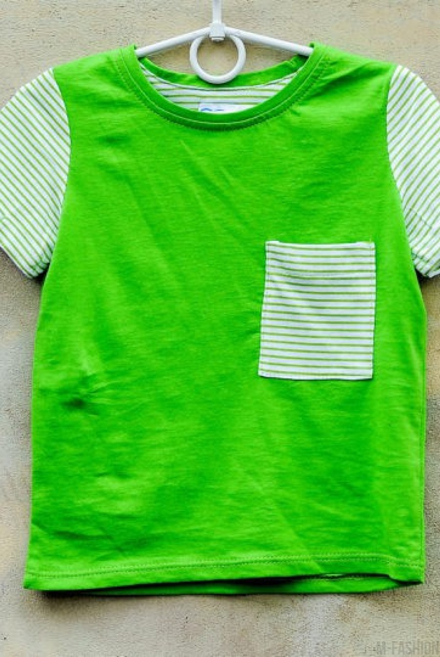 Футболка котоновая детская с карманом салатового цвета - Фото 1