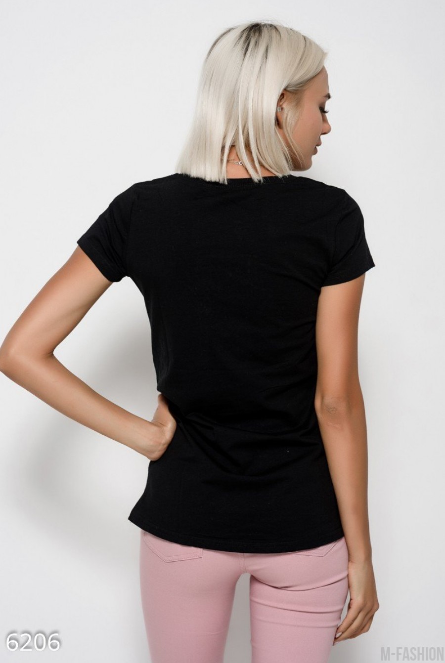 Черная футболка из тонкого трикотажа с удлиненной спинкой и расшитым стеклярусом и пайетками принтом- Фото 4